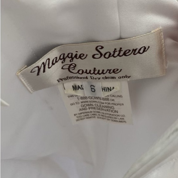 Beautiful Wedding Gown Dress size 6 - Picture 5 of 15